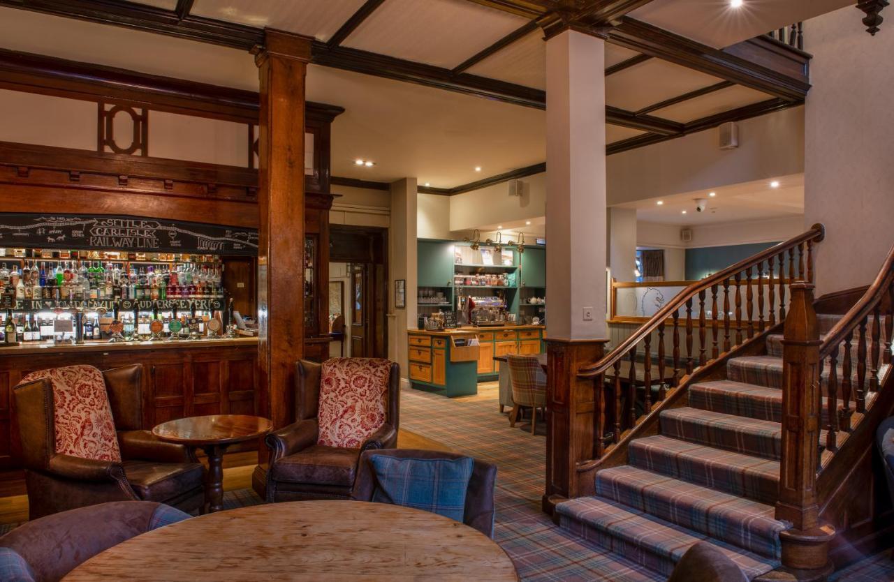 The Golden Lion At Settle Hotel Екстериор снимка