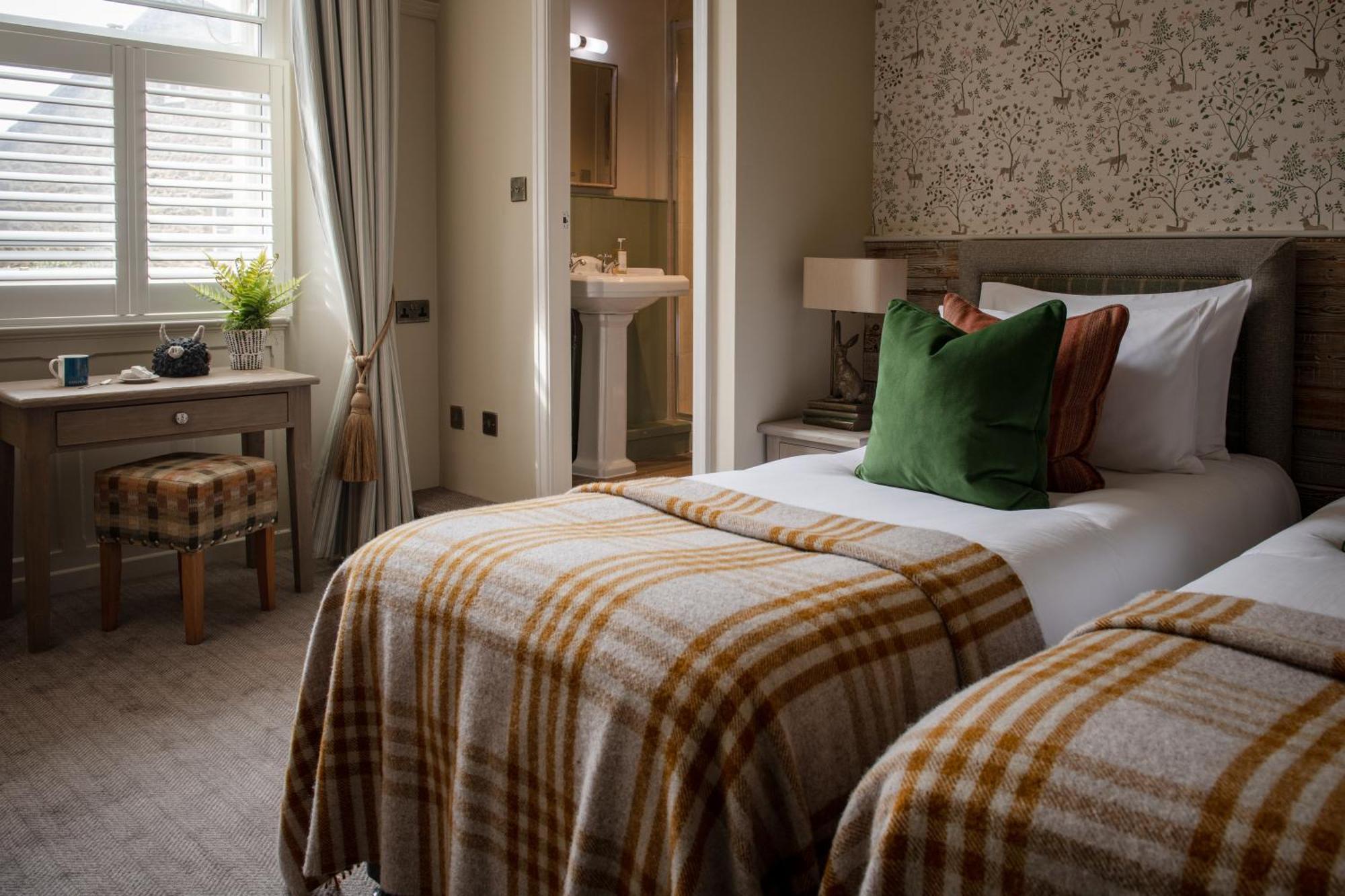 The Golden Lion At Settle Hotel Екстериор снимка