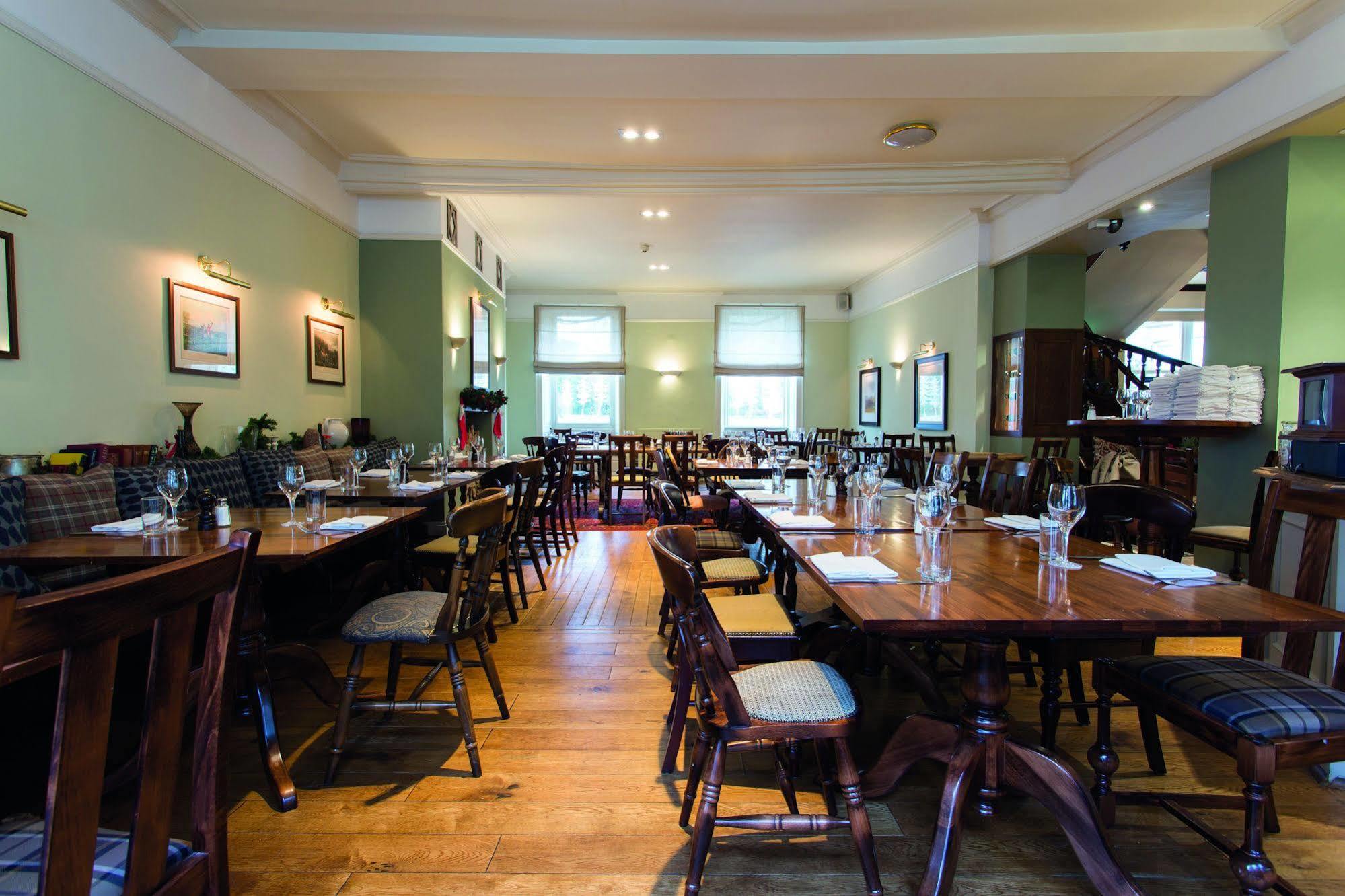 The Golden Lion At Settle Hotel Екстериор снимка