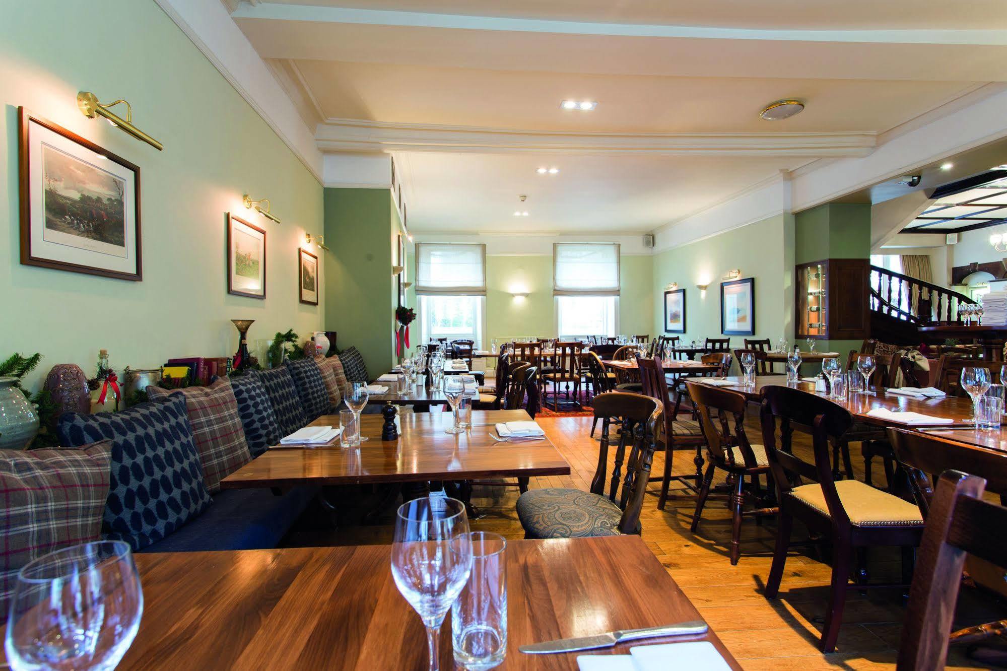 The Golden Lion At Settle Hotel Екстериор снимка