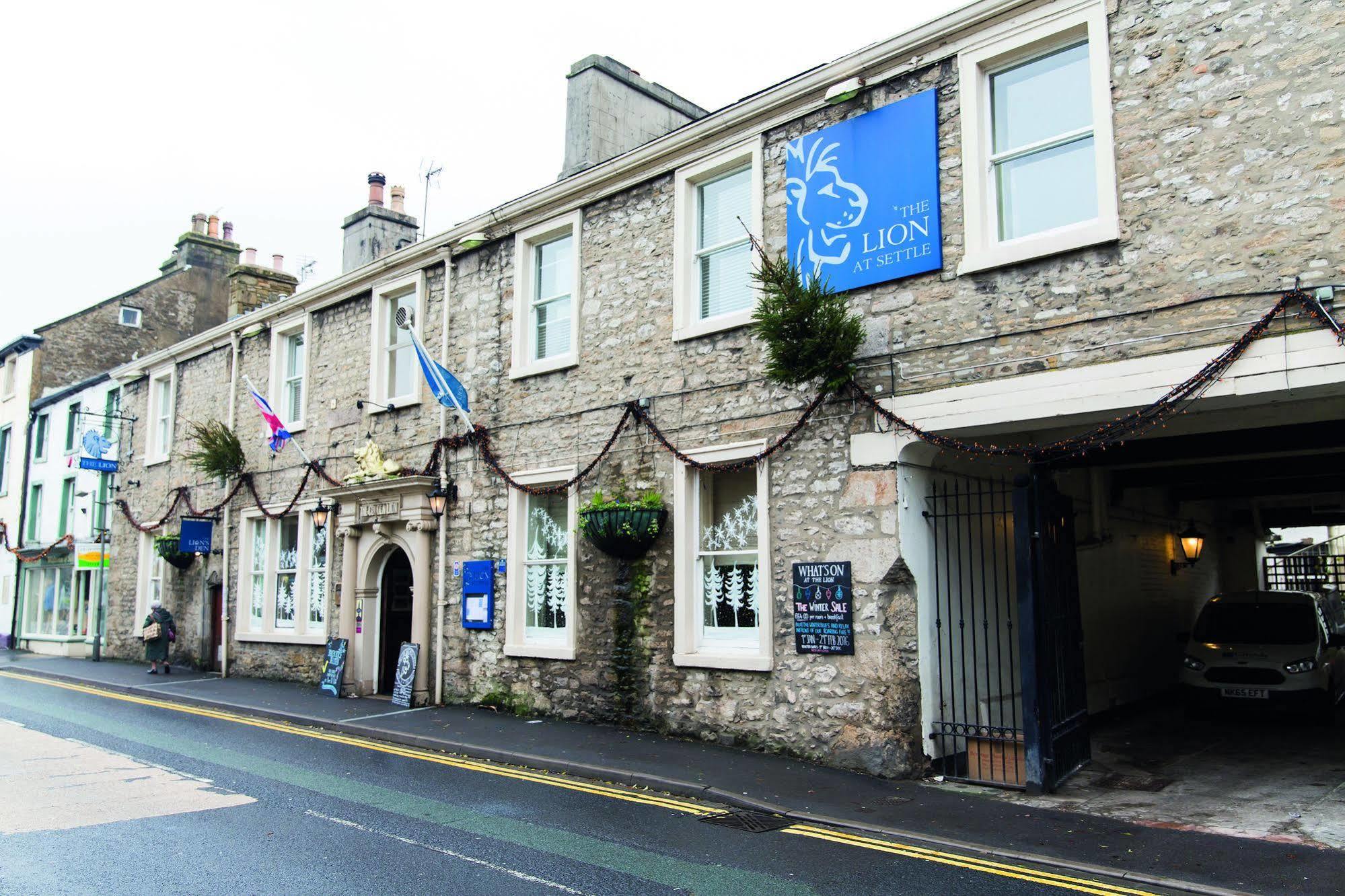 The Golden Lion At Settle Hotel Екстериор снимка