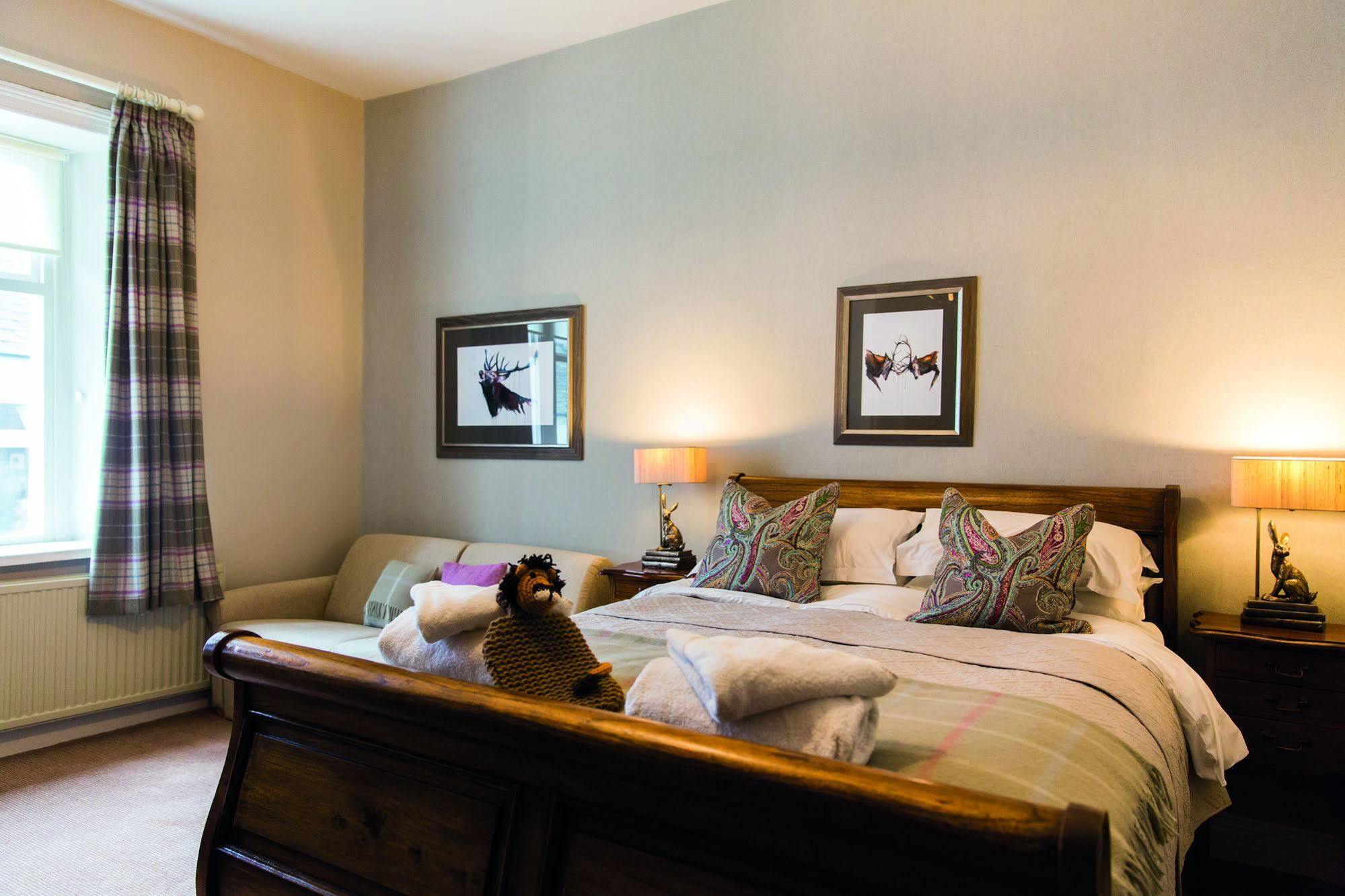 The Golden Lion At Settle Hotel Екстериор снимка
